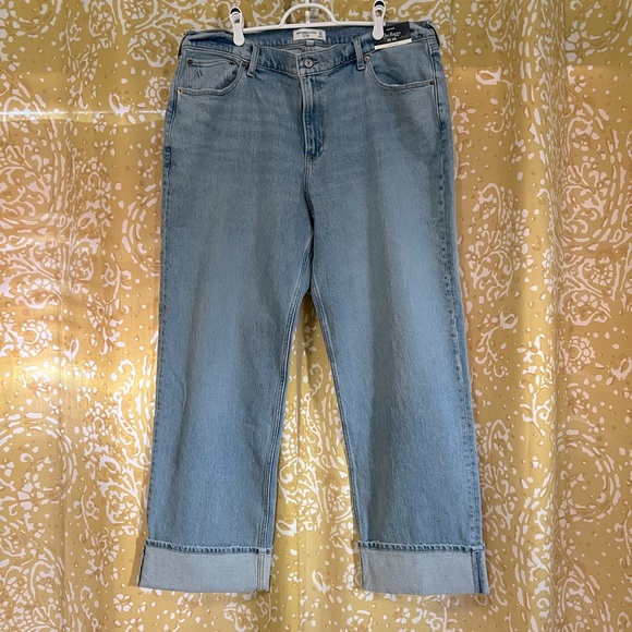 Abercrombie jeans. Light wash baggy jeans with a cuffed hem. - Picture 1 of 3